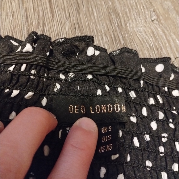 QED London Off Shoulder Peplum Top - Picture 2 of 3